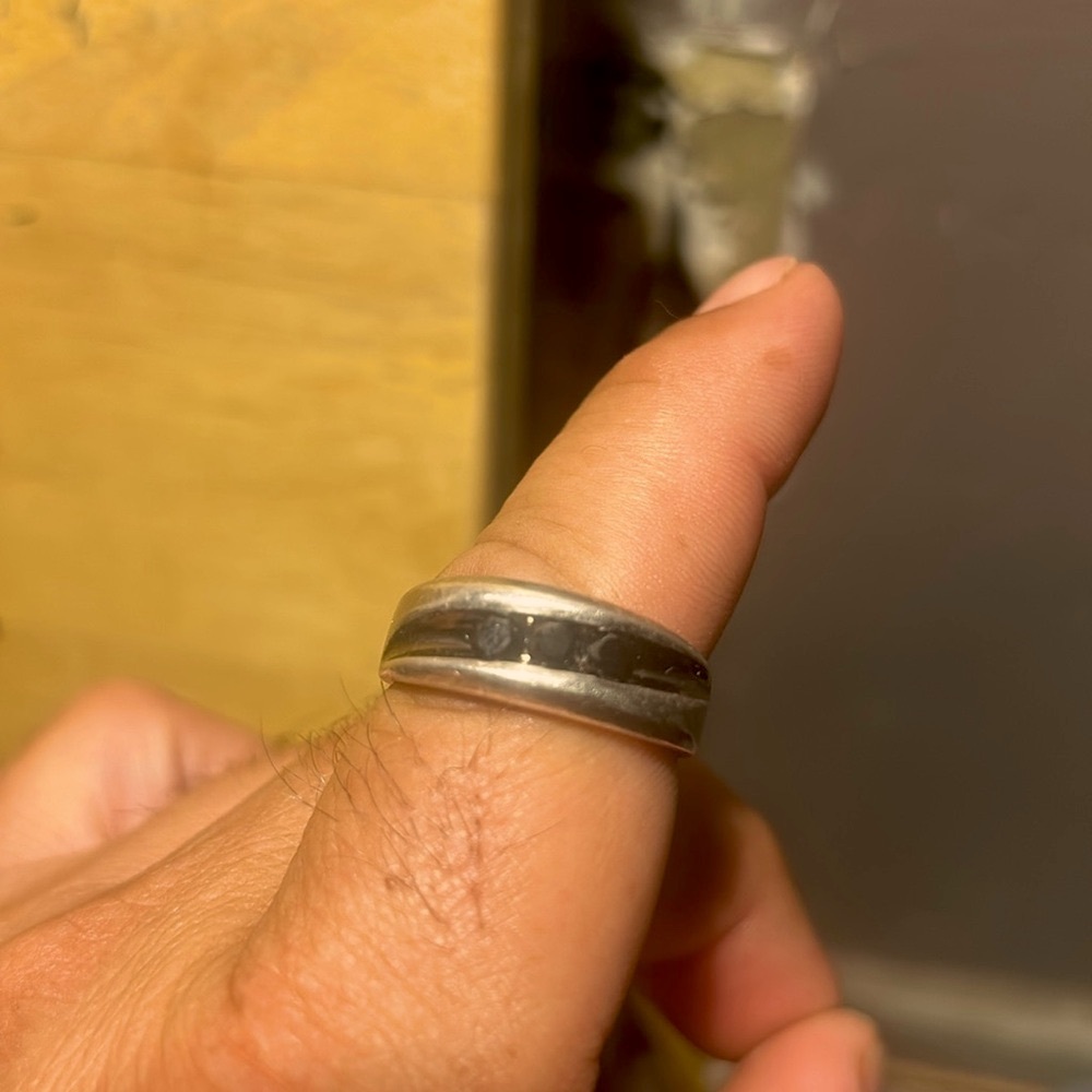 Size 11 men’s 925 1 carrot of black diamonds that are beautiful ring